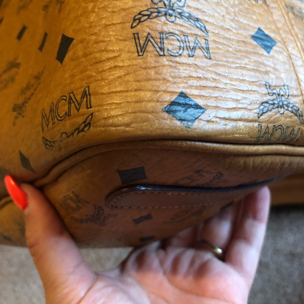 Mcm medium tote with pouch - Picture 9 of 9